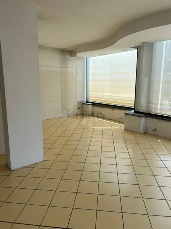 locale commerciale in affitto a Giussano in zona Birone