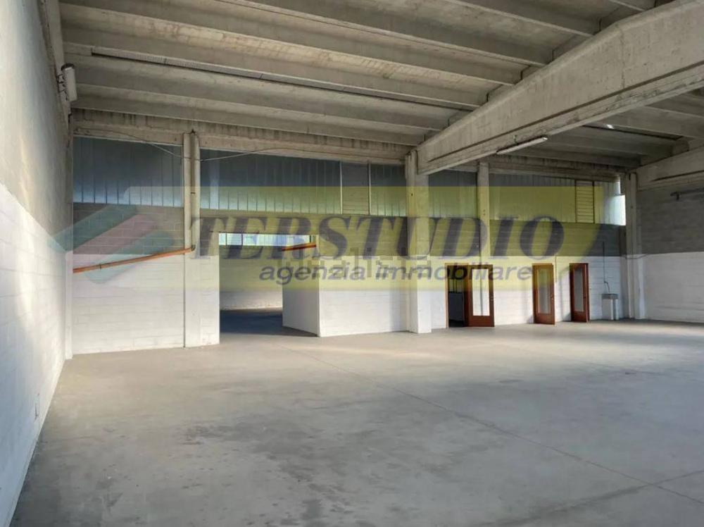 locale commerciale in affitto a Giussano in zona Birone