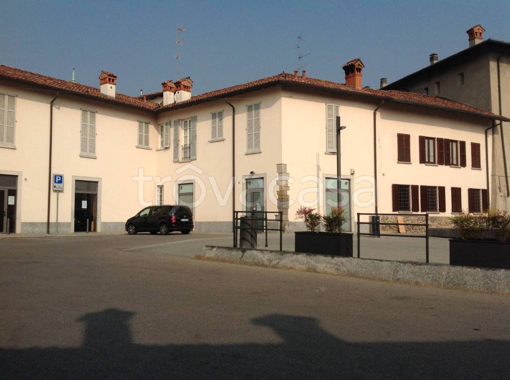 negozio in affitto a Giussano in zona Paina