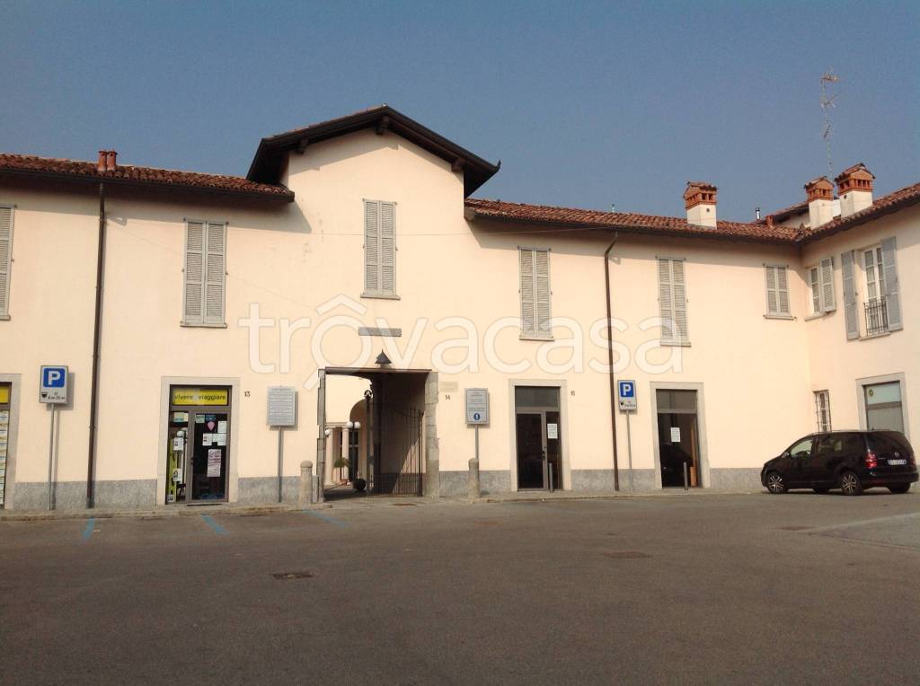 negozio in affitto a Giussano in zona Paina