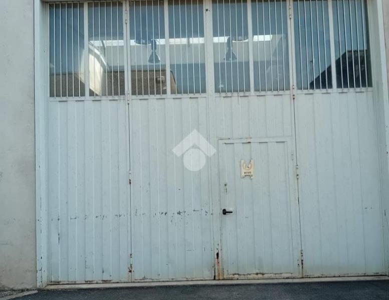 locale commerciale in affitto a Lazzate