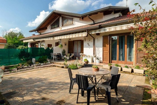 casa indipendente in affitto a Lazzate