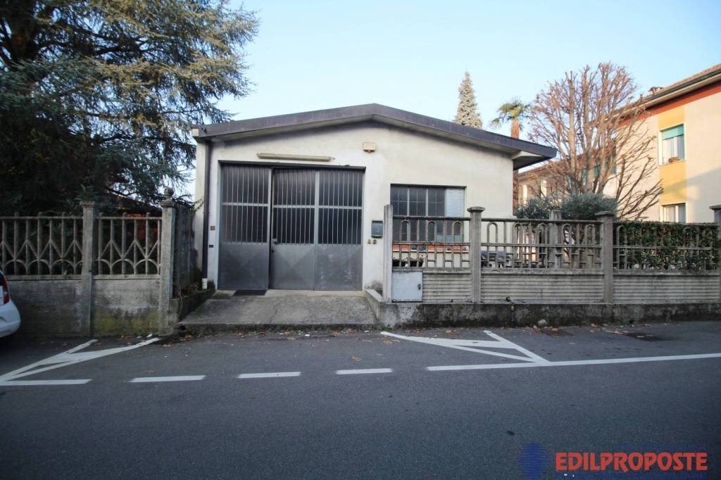 negozio in affitto a Lazzate