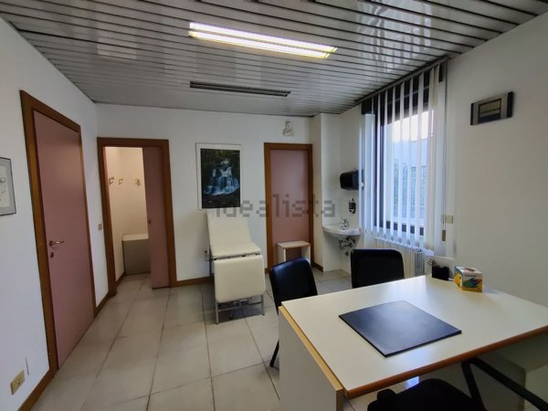 ufficio in affitto a Lazzate
