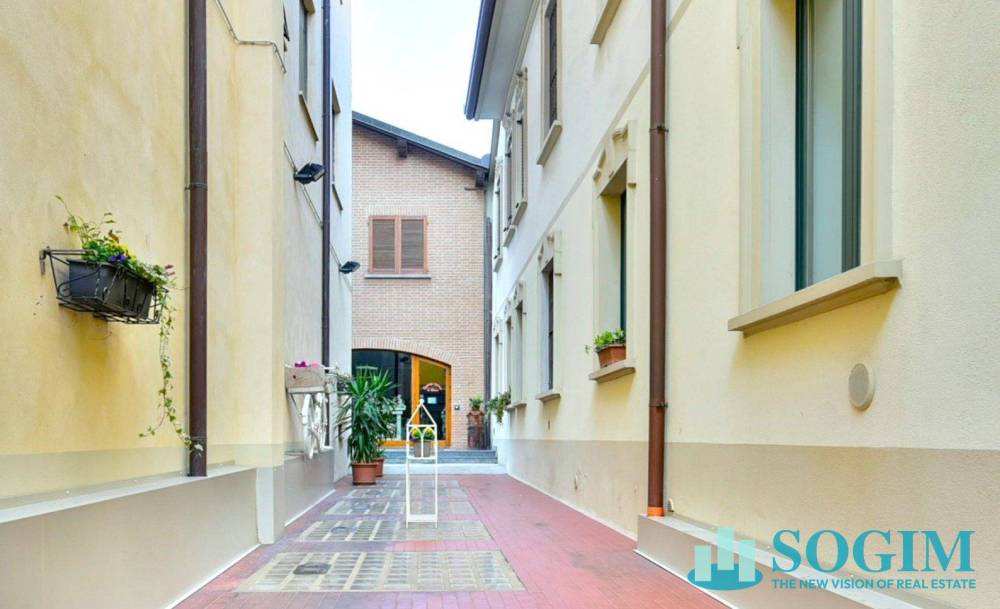 locale commerciale in affitto a Lazzate