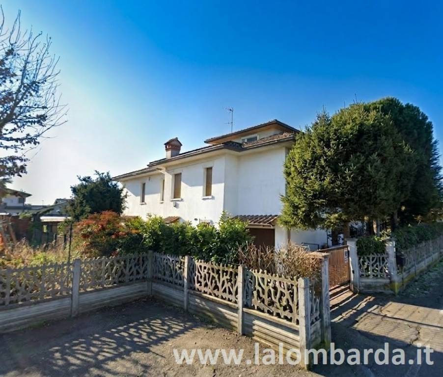 appartamento in affitto a Lazzate