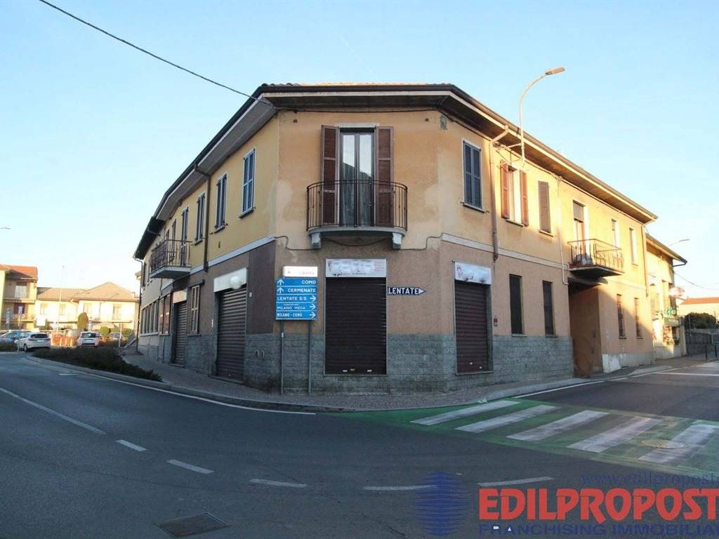 negozio in affitto a Lazzate