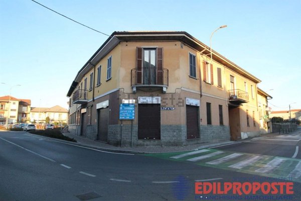 negozio in affitto a Lazzate