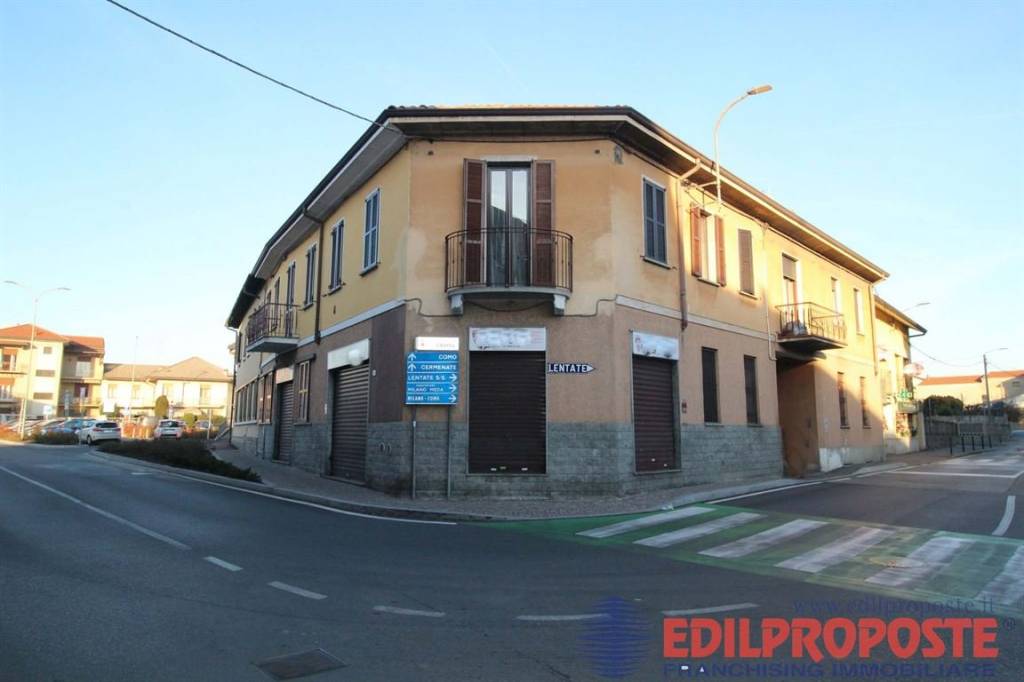 negozio in affitto a Lazzate