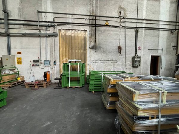 locale commerciale in affitto a Lesmo