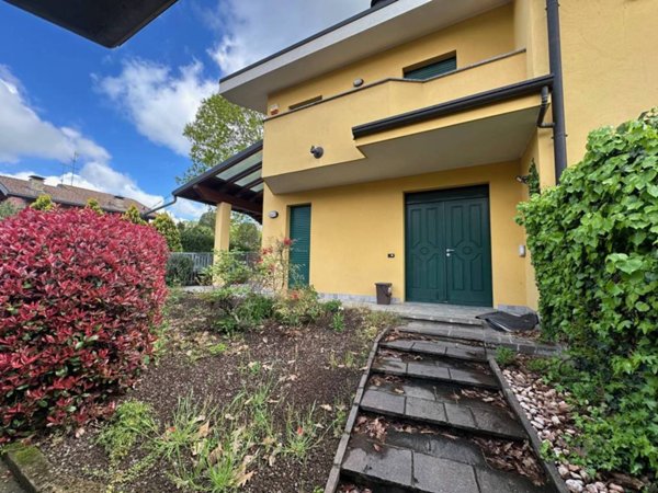 casa indipendente in affitto a Lesmo