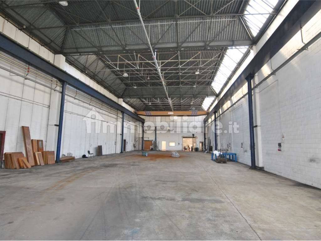 locale commerciale in affitto a Lesmo