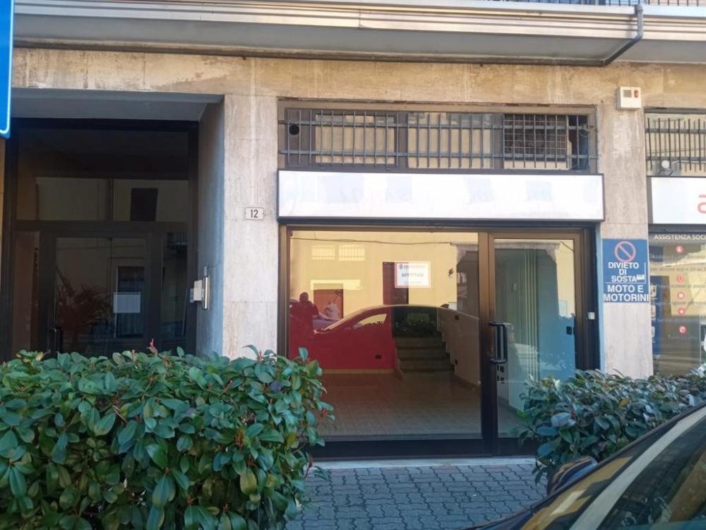 negozio in affitto a Limbiate