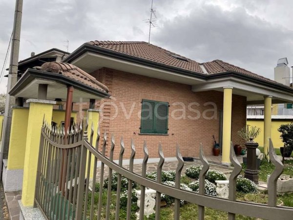 casa indipendente in affitto a Limbiate