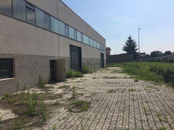 capannone in affitto a Limbiate