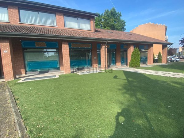 negozio in affitto a Limbiate