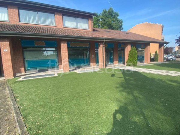 negozio in affitto a Limbiate