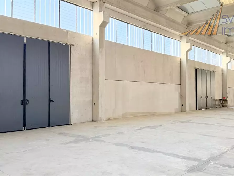 capannone in affitto a Limbiate