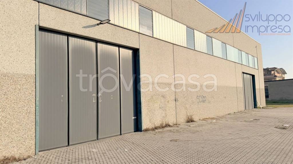 locale commerciale in affitto a Limbiate