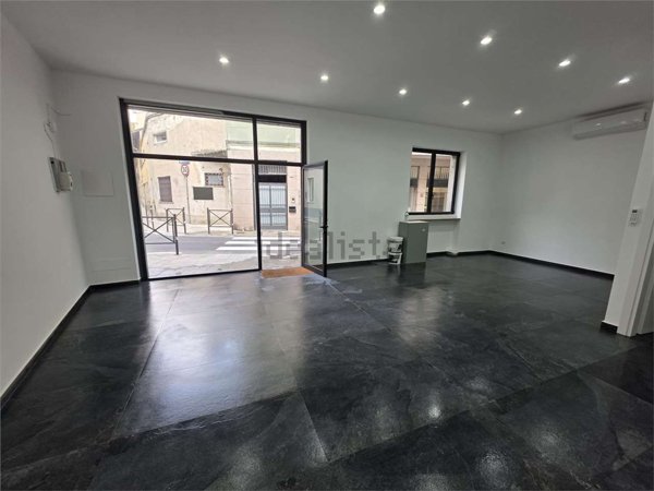 negozio in affitto a Limbiate