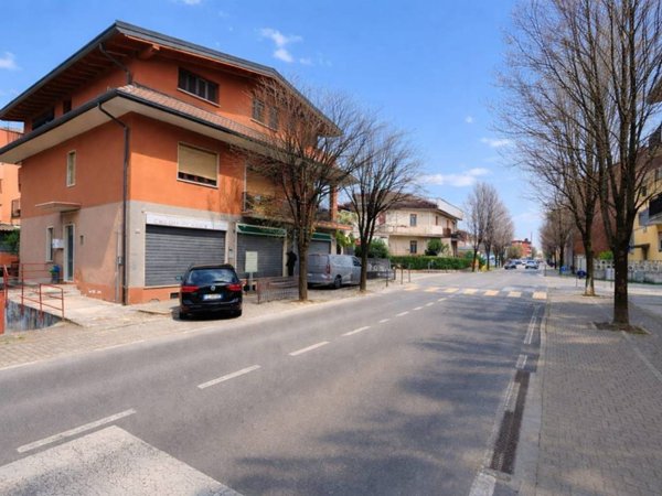 negozio in affitto a Limbiate