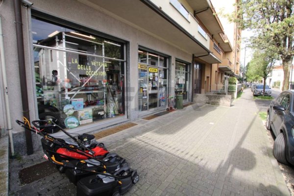 locale commerciale in affitto a Limbiate