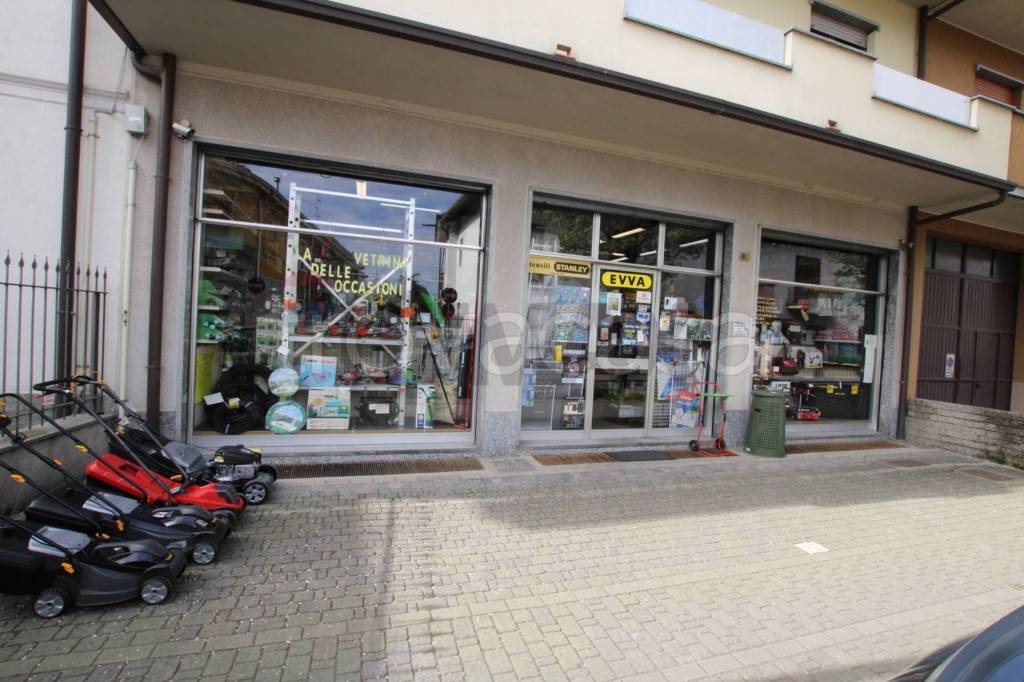 negozio in affitto a Limbiate