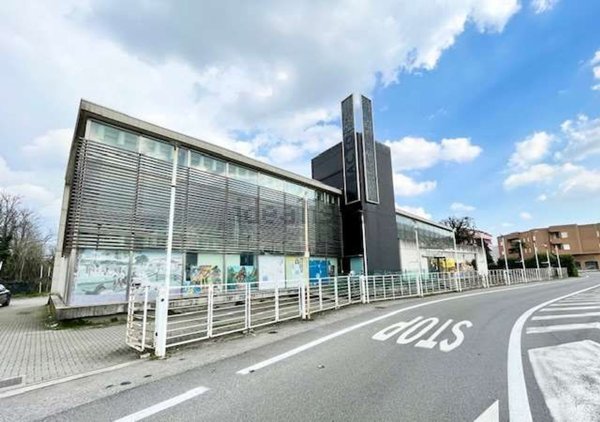 locale commerciale in affitto a Lissone