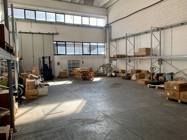 locale commerciale in affitto a Lissone