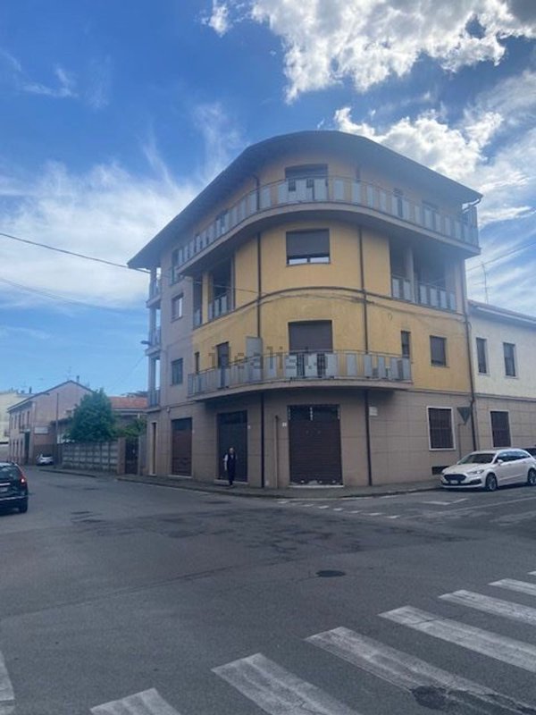 negozio in affitto a Lissone