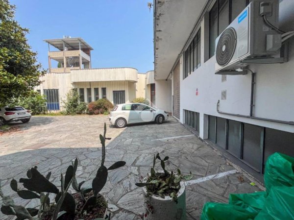 locale commerciale in affitto a Lissone