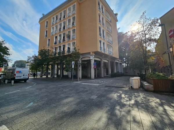locale commerciale in affitto a Lissone