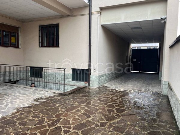 locale commerciale in affitto a Lissone