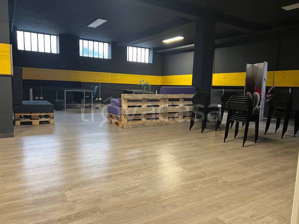 locale commerciale in affitto a Lissone