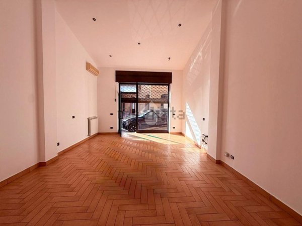 locale commerciale in affitto a Lissone
