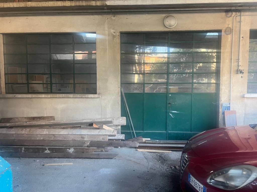 locale commerciale in affitto a Lissone