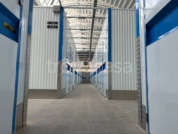 locale commerciale in affitto a Lissone