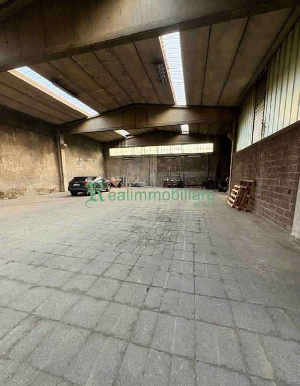 locale commerciale in affitto a Lissone