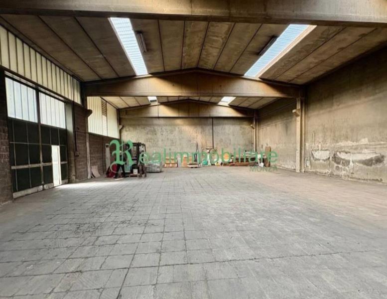 locale commerciale in affitto a Lissone