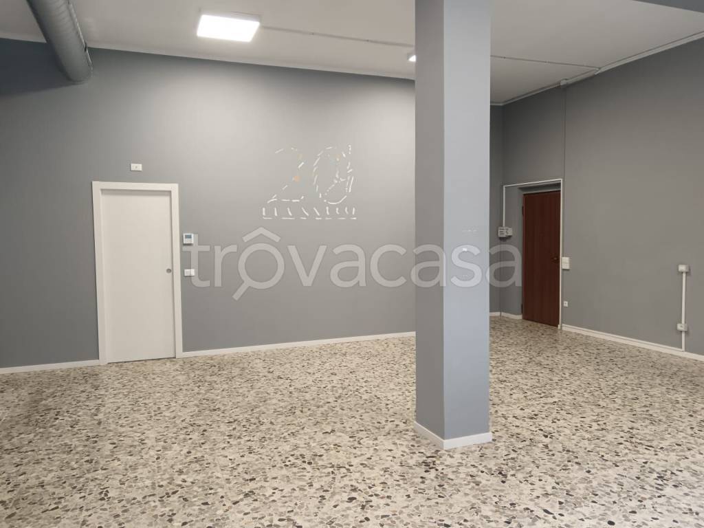 negozio in affitto a Lissone