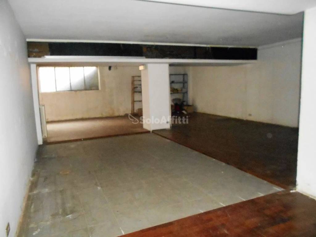 locale commerciale in affitto a Lissone