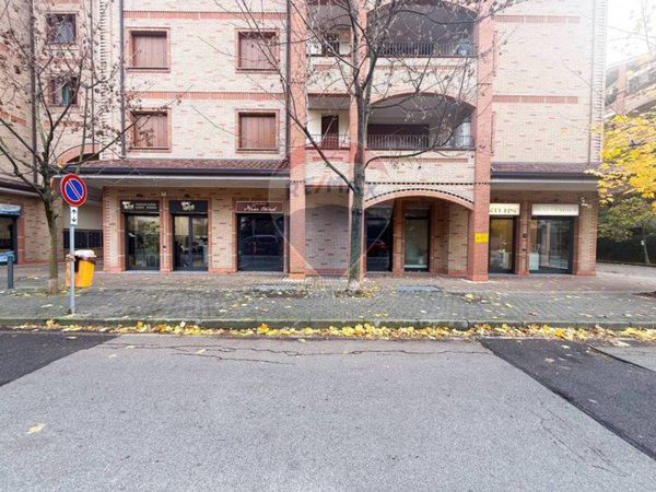 negozio in affitto a Lissone