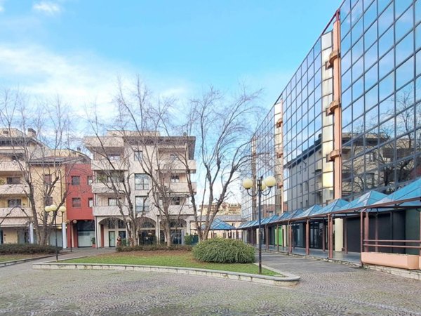 locale commerciale in affitto a Lissone