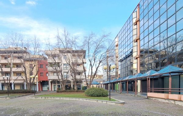 locale commerciale in affitto a Lissone