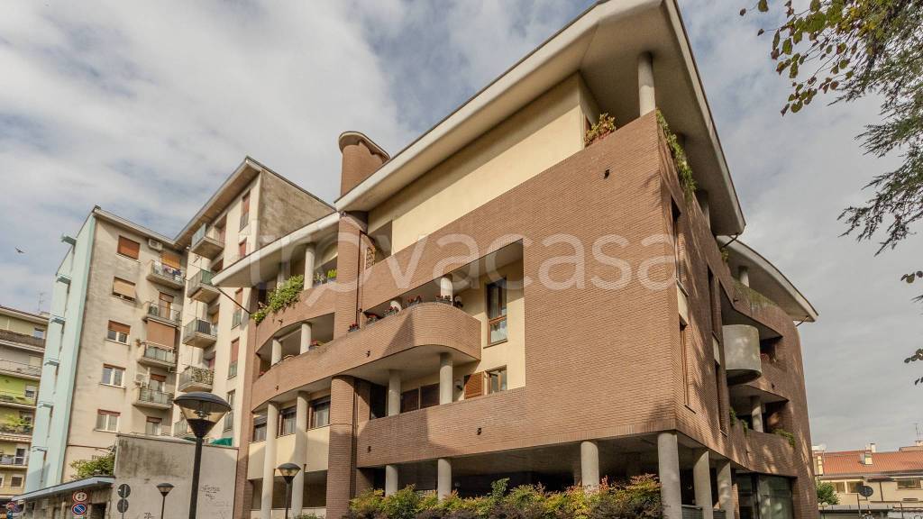 negozio in affitto a Lissone