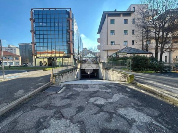 locale commerciale in affitto a Lissone
