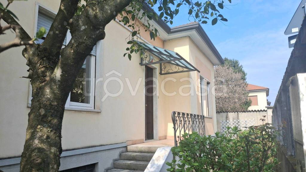 casa indipendente in affitto a Lissone