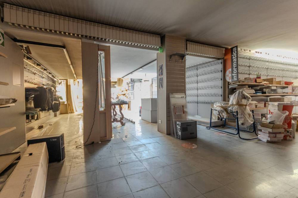 locale commerciale in affitto a Lissone