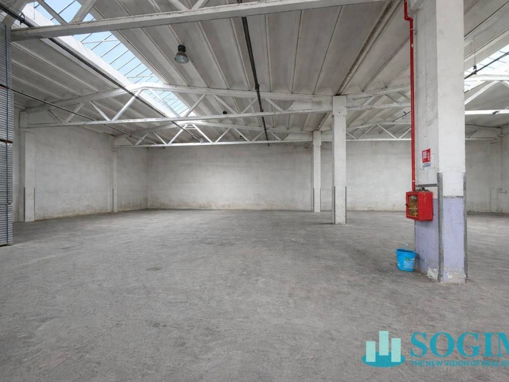 locale commerciale in affitto a Lissone