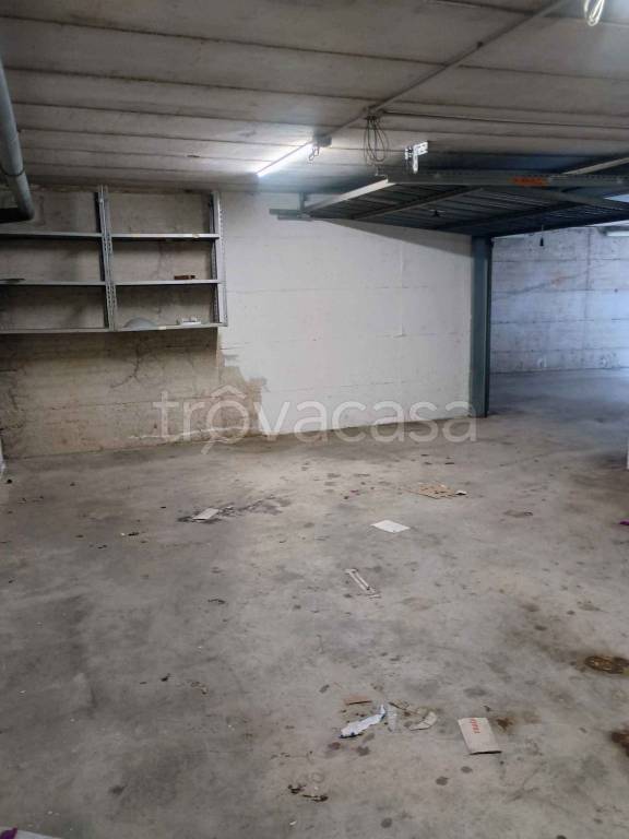 locale di sgombero in affitto a Lissone